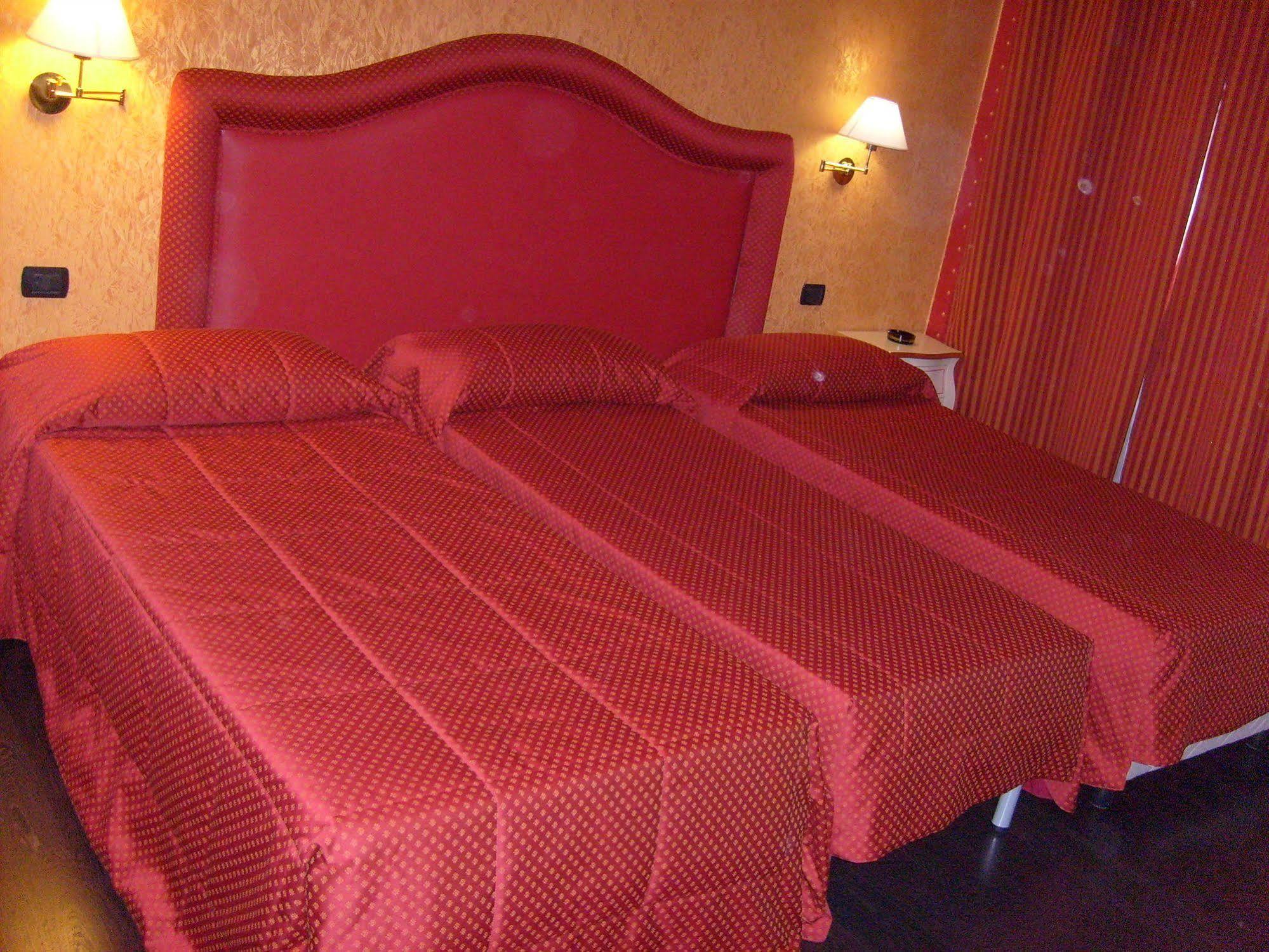 Gropello Cairoli Hotel - Motel Flower المظهر الخارجي الصورة