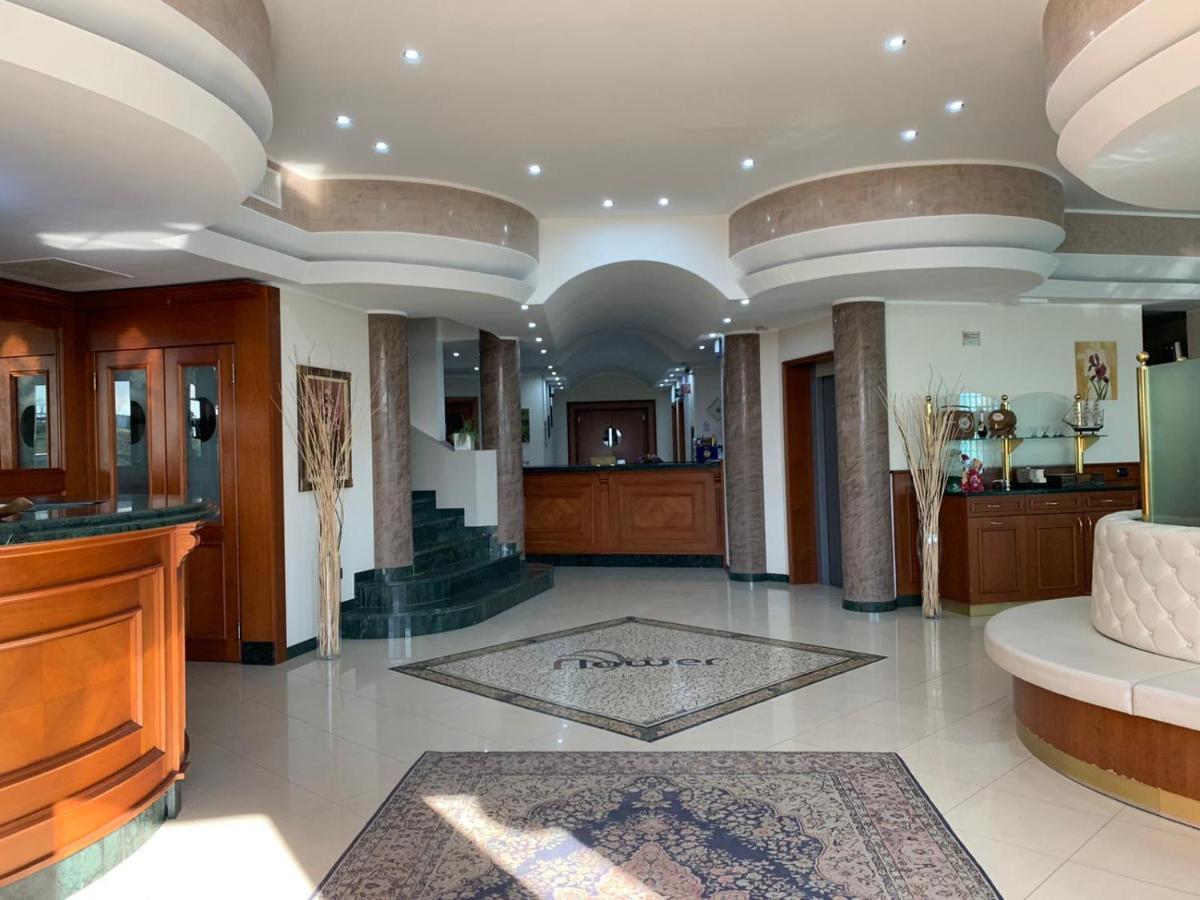 Gropello Cairoli Hotel - Motel Flower المظهر الخارجي الصورة